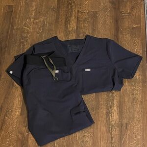 Women’s figs scrubs